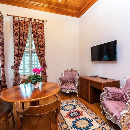 Mom Hotel Адалар Экстерьер фото