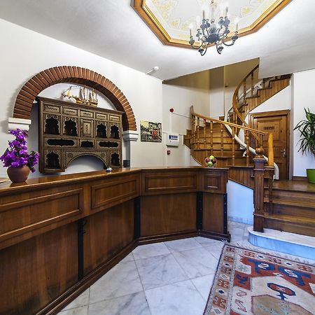 Mom Hotel Адалар Экстерьер фото