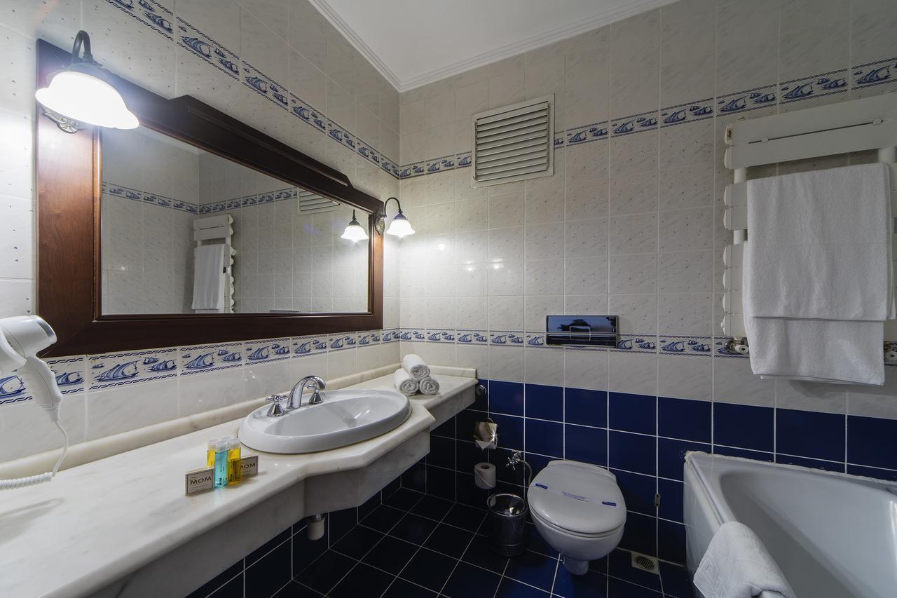 Mom Hotel Адалар Экстерьер фото